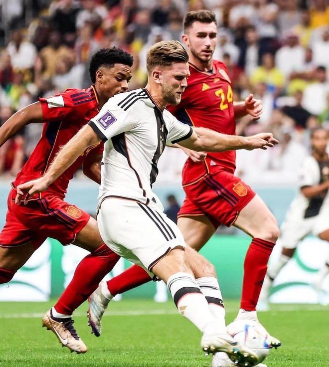 铁人三项奥运冠军创造英国马拉松历史第二好战绩 祖辈中国人父亲生在莫桑比克（铁人三项奥运金牌得主创英国马拉松历史第二佳绩，祖籍中国父亲生于莫桑比克）