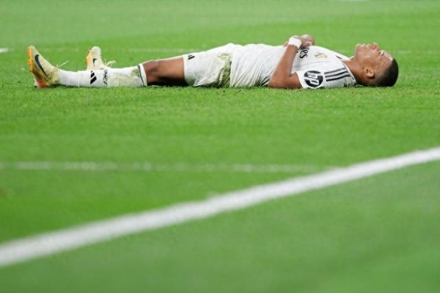 FIFPro最佳阵入围次数榜：梅西17次居首，姆巴佩6次进入前十（FIFPro最佳阵容入围次数排行榜：梅西以17次领跑，姆巴佩6次跻身前十）