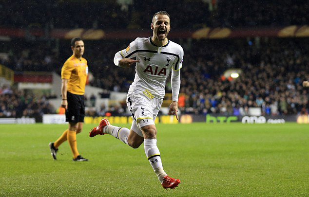 齐达内：在上海见到一个优秀的年轻人，球打得着实可以！（齐达内：上海遇见一位出色新秀，球技确实了得！）