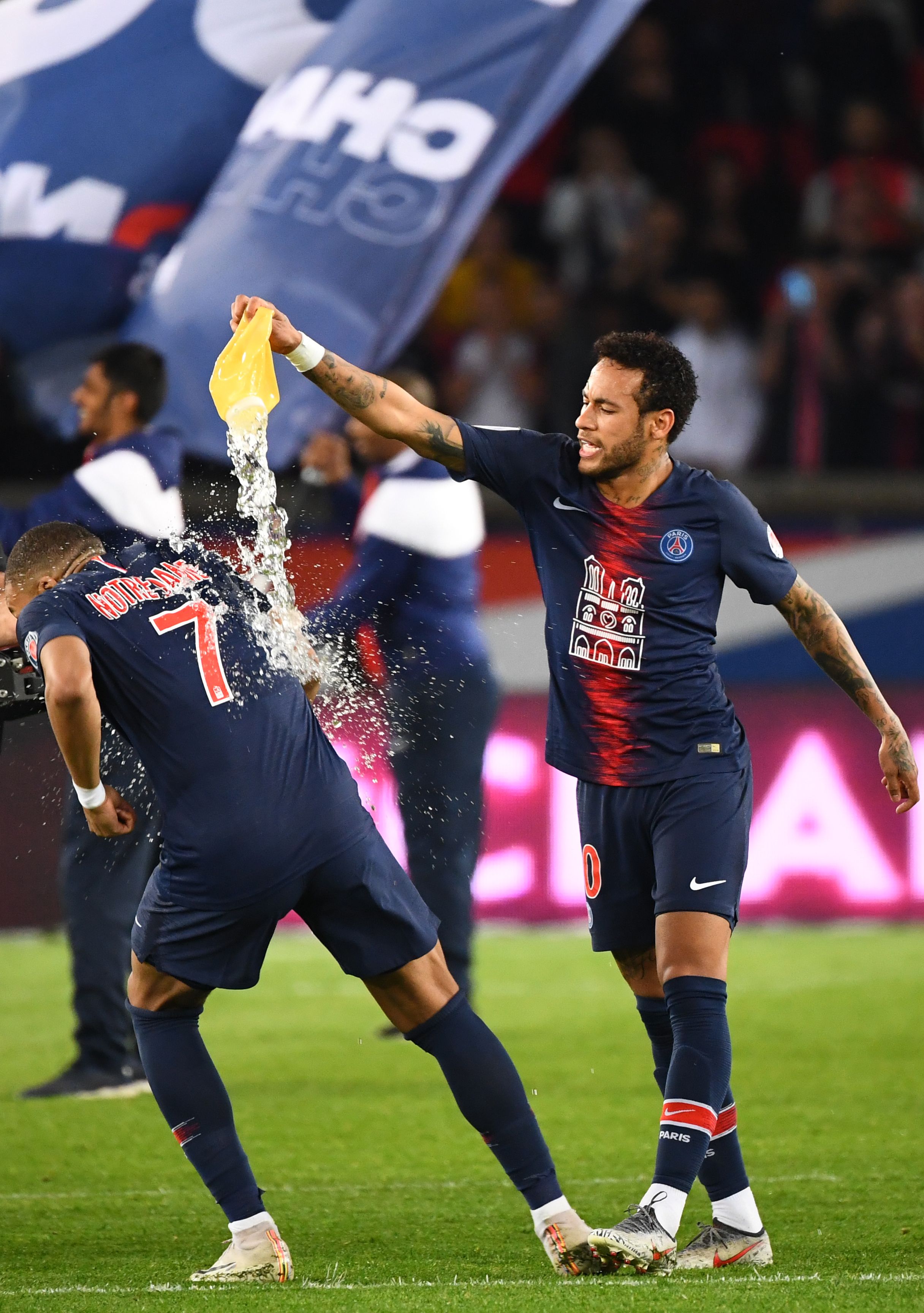 因西涅打趣：我在加拿大过得很好，但美职联并不是真正的足球（因西涅调侃：在加拿大过得不错，但美职联算不上“真正的足球”）