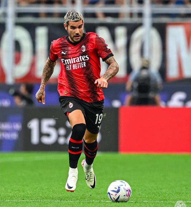 开场16分钟35秒，巴萨遭遇欧冠单场比赛最快的两个丢球（巴萨在欧冠开场16分35秒连丢两球，创单场最快丢球纪录）