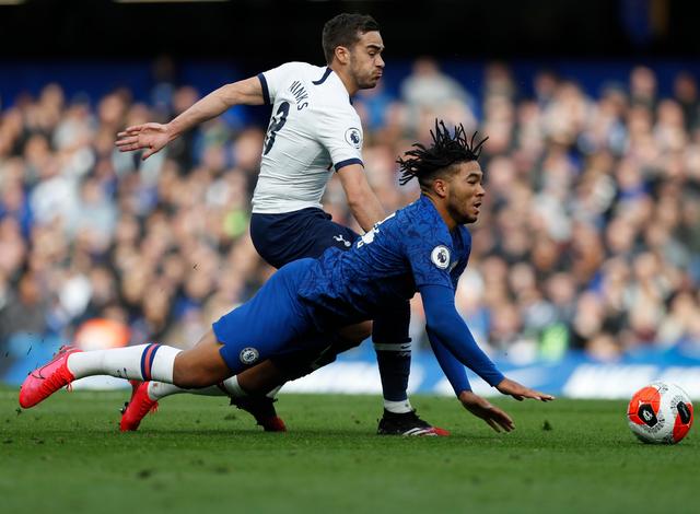 可圈可点！新疆外援纳托尔12中7贡献20分5篮板2助攻（表现抢眼！新疆外援纳托尔12投7中砍下20分5篮板2助攻）