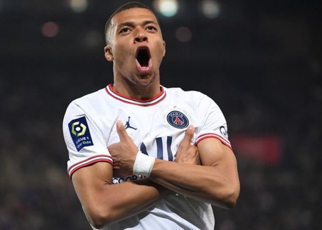 卧龙凤雏！阿拉伯杯苏丹球员“吊射”本队门将，随后对手空门不进（阿拉伯杯上演神反转：苏丹球员挑射自家门将，对手空门也没进）