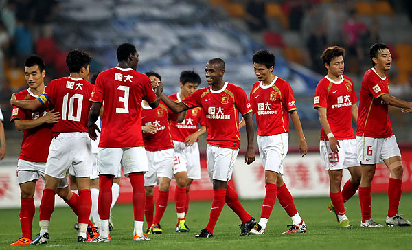 1-3爆冷输球！切尔西两连不胜陷低谷，战术漏洞暴露争冠还远？（1-3冷负！切尔西两轮不胜陷低迷，战术短板暴露，争冠前景堪忧？）