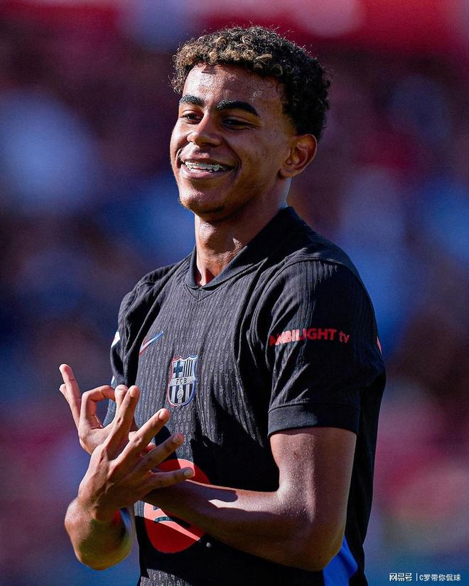 篮球湖人新秀完成生涯首次双双（湖人新秀斩获生涯首个两双）