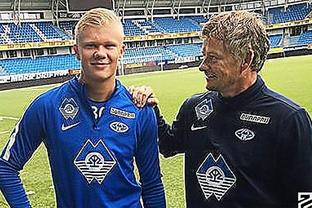 王楠9岁女儿迎转折点！首夺全国团体冠军，遗憾女单无缘前32（王楠9岁女儿迎关键拐点：首次摘得全国团体冠军，女单无缘32强）