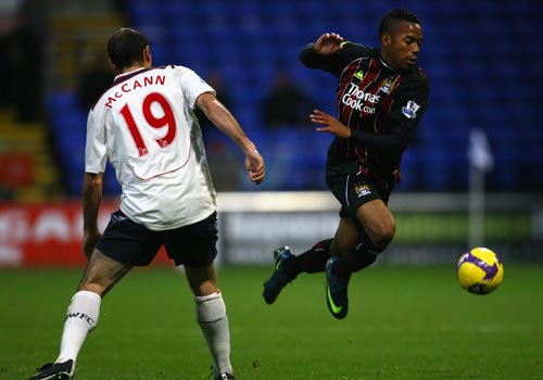 中超：武汉三镇2-0战胜上海申花（中超：武汉三镇2-0力克上海申花）