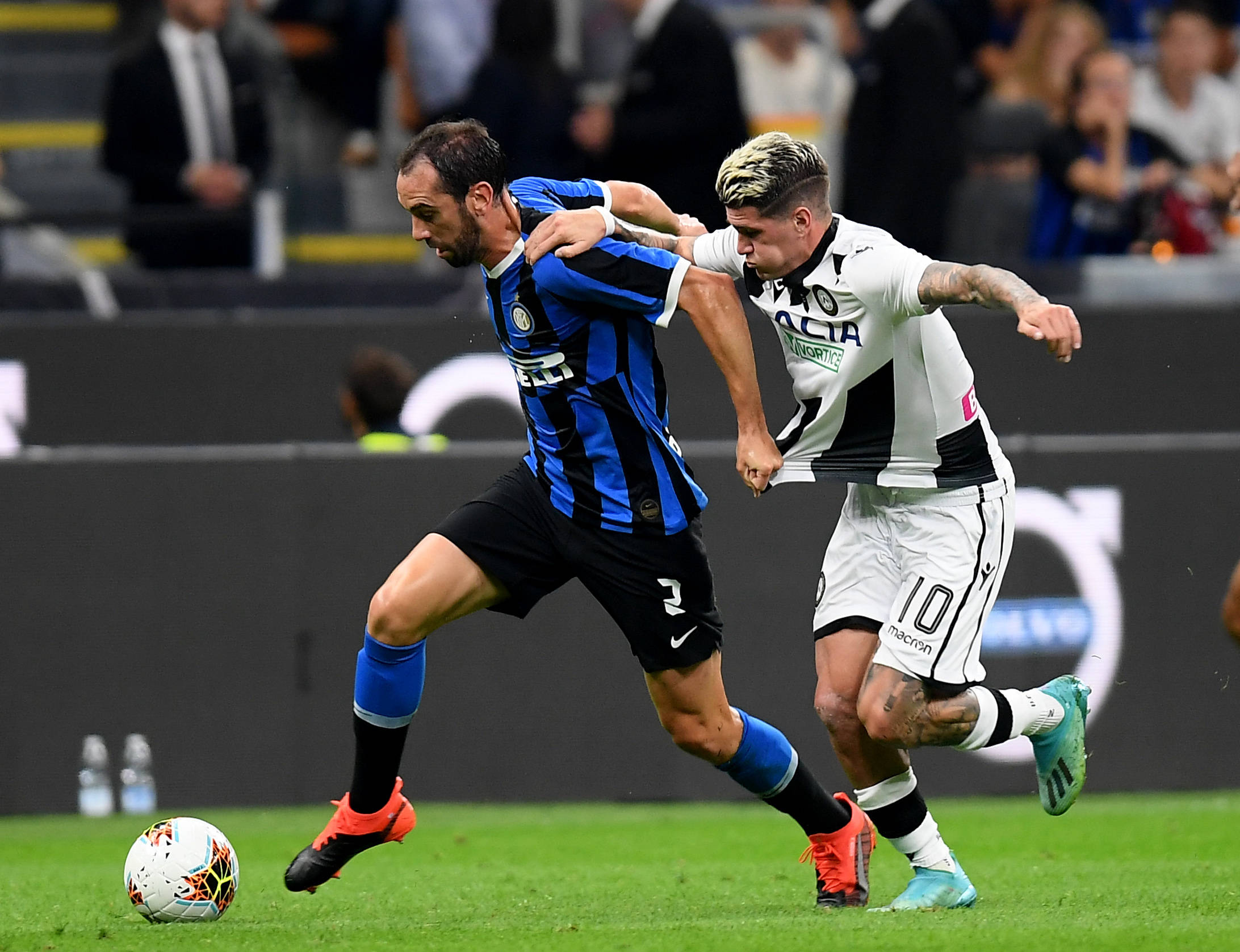 圣保罗官方：奥斯卡被确诊为迷走神经性晕厥，目前情况稳定（圣保罗通报：奥斯卡确诊迷走神经性晕厥，状态已稳定）