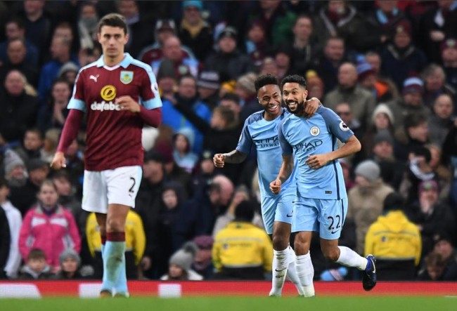 熟悉么？图片报：慕尼黑1860极端球迷在拜仁训练场涂鸦（图片报：1860慕尼黑极端球迷在拜仁训练基地喷涂涂鸦）