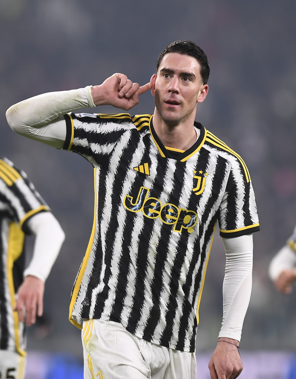 球队反超比分成功，逆转经典重演（球队完成反超，再度上演经典逆转）