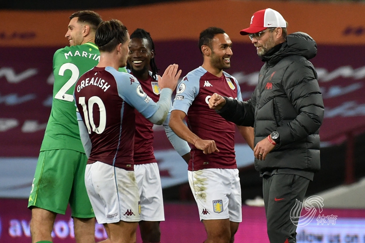 篮球湖人球迷热情支持球队（湖人球迷热烈力挺球队）