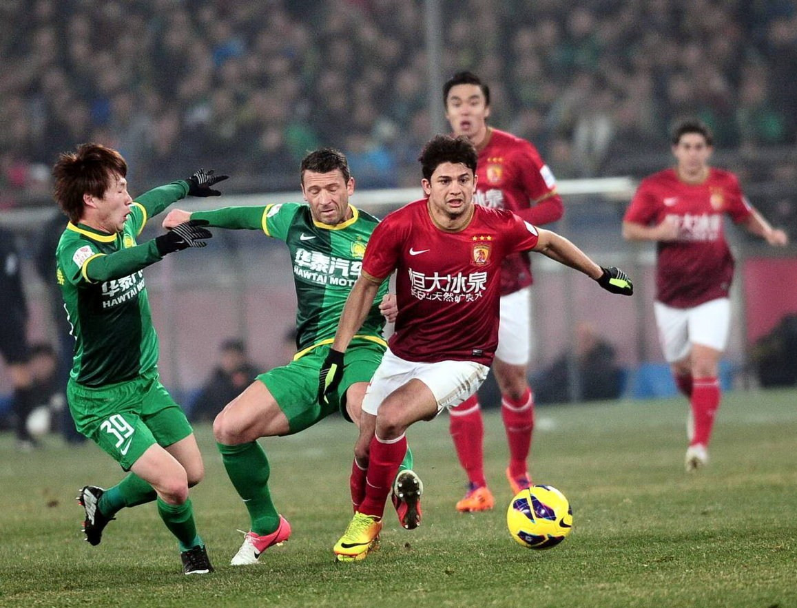 拜仁总监聊卡尔对比梅西：梅西是能想到的最夸张的比较对象！（拜仁总监谈卡尔被拿来和梅西比较：拿梅西当参照太夸张了！）