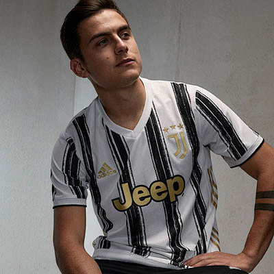 利物浦“红箭三侠”再度合体光芒四射（利物浦红箭三侠重聚 火力全开）