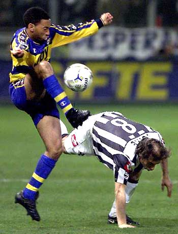 德容恩谈赢切尔西：他们是世俱杯冠军，但我们清楚该如何去踢（德容恩谈胜切尔西：对手虽是世俱杯冠军，我们清楚怎么踢）